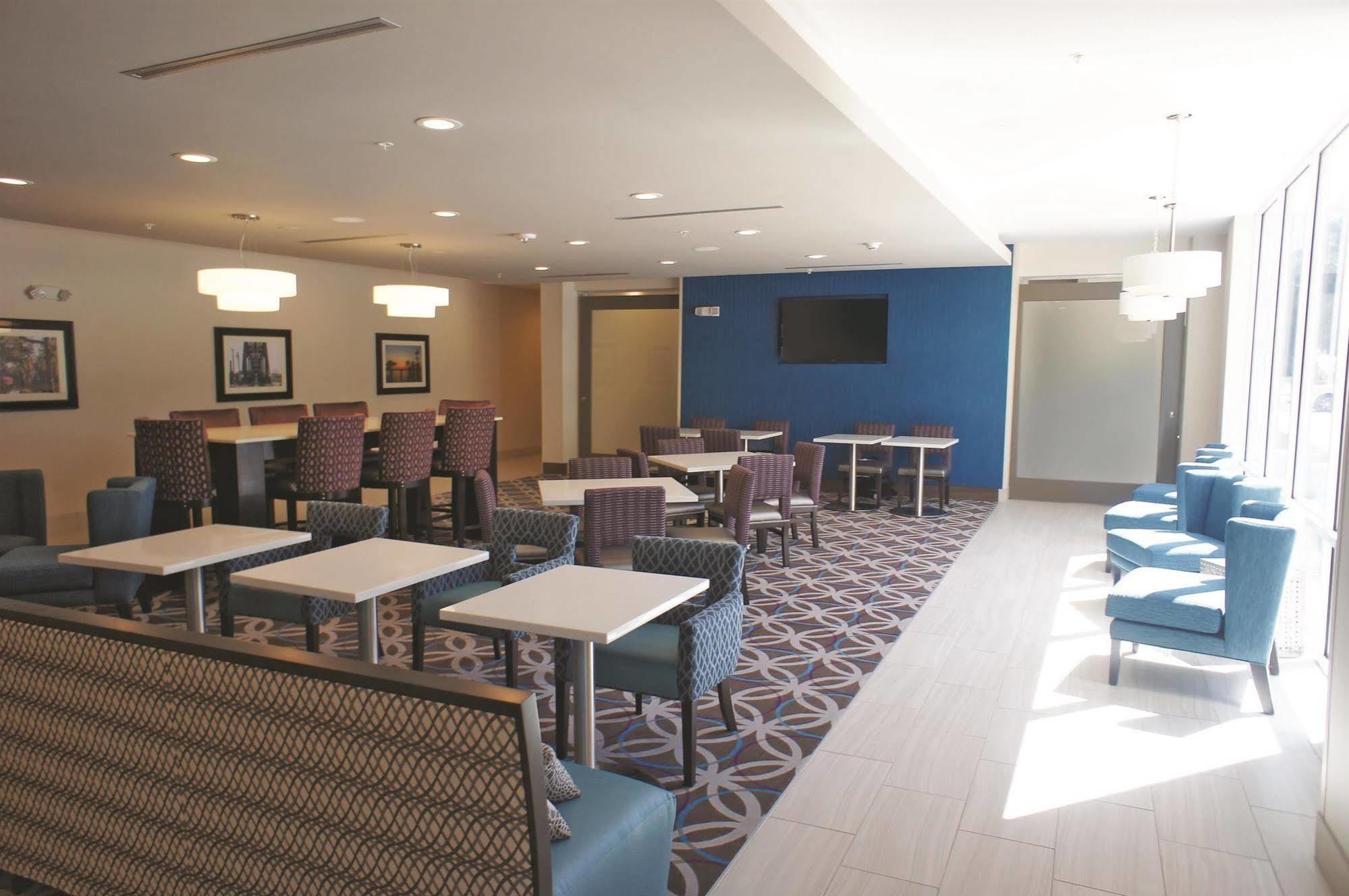 La Quinta By Wyndham West Monroe Hotel Exterior photo
